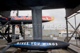 Valencia, 01 04 07. 32nd Americas Cup . Unveiling Day. Victory Challenge.  Keel. .