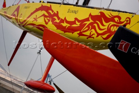 Valencia 01 04 07 32nd Americas Cup Unveiling Day China Team Keel