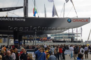Valencia, 01 04 07. 32nd Americas Cup. Unveiling Day. BMW ORACLE Racing.