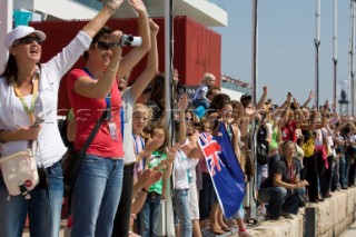 Valencia, 16 04 2007 Louis Vuitton RR1 Emirates Team New Zealand fans