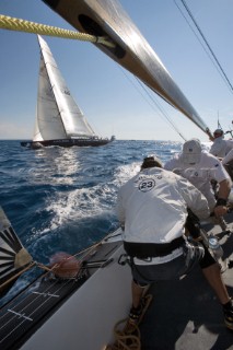 Crew work and teamwork onboard BMW Oracle