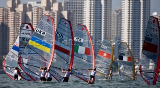 Qindao - 11/08/2008RS:X Windsurfer Womens start Photo: ©©Carlo Borlenghi/