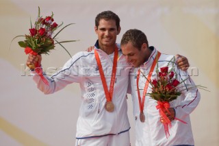 18/08/2008 - Qingdao (CHN) - Jeux Olympiques 2008 - Jour  10 - Medal race - Nicolas Charbonnier/Olivier Bausset mŽdaille de bronze 18/08/2008 - Qingdao (CHN) - 2008 Olympic Games - Day 10 - Medal race 470 men, Charbnonnier/Bausset bronze medal