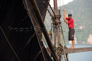 Cruising Malaysia on the tradional yacht Silolona