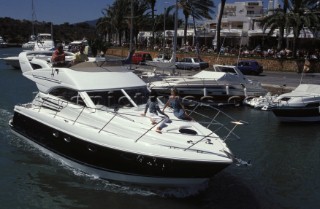 Fairline Phantom 38 entering marina