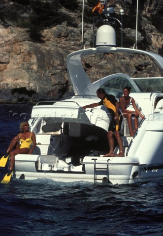 People of swimming platform of Fairline Targa 48