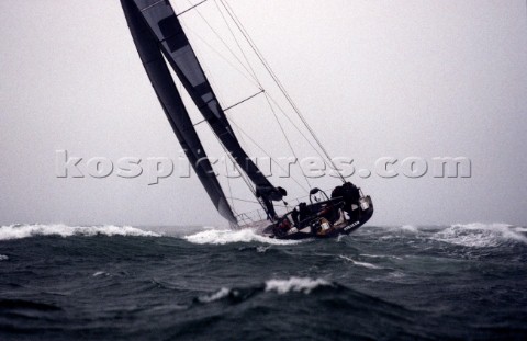 Rolex Fastnet Race 2001 The Solent Cowes Isle of Wight UK Organised by the RORC the race starts in C