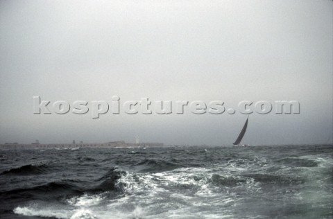 Rolex Fastnet Race 2001 The Solent Cowes Isle of Wight UK Organised by the RORC the race starts in C