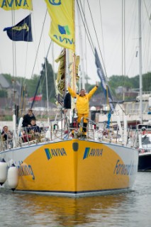 SOUTHAMPTON, UK. MAY 21: Solo round the world yachtswoman Dee Caffari (33) on her 72ft yacht Aviva Challenge arrives in Southampton to complete her circumnavigation of the globe in 178 days, 3 hours, 6 minutes and 15 seconds. She is the first woman to sail solo around the world against the wind and tide.