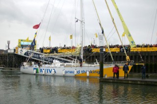 SOUTHAMPTON, UK. MAY 21: Solo round the world yachtswoman Dee Caffari (33) on her 72ft yacht Aviva Challenge arrives in Southampton to complete her circumnavigation of the globe in 178 days, 3 hours, 6 minutes and 15 seconds. She is the first woman to sail solo around the world against the wind and tide. The Yacht arrived at mid day in torrensial rain, but there was a good crowd still to great her.