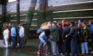 Spectaors and press on the dockside during the Whitbread Round the World Race 1986 (now known as the Volvo Ocean Race)