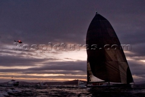 Hobart 28122006  Rolex Sydney Hobart 2006  WILD OATS XI arriving in Hobart