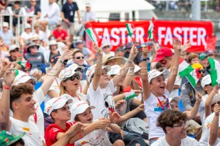 18/12/20 - Auckland (NZL)36th Americaâ€™s Cup presented by PradaRace Day 2Spectators watch the racing from the Americaâ€™s Cup Village