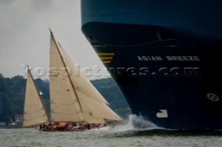 Cowes, Isle of Wight, 9 july 2012 Panerai Classic Yacht Challenge 2012 Panerai British Classic Week 2012 Eilean and the cargo ship