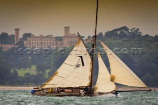 Cowes, Isle of Wight, 13 july 2012 Panerai Classic Yacht Challenge 2012 Panerai British Classic Week 2012 Aeolous in front of Osborne House