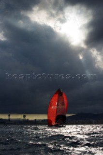 Emirates Team New Zealand head for the port after a long day. Regatta Camper - Conde de Godó Trophy - Barcelona. 23/7/2010