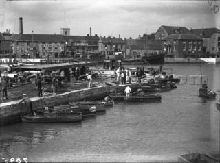 Powerboat races in Poole (UK) sponsored by Yachting World in 1930