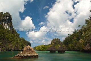 Cruising in Indonesia, Tomolo Passage