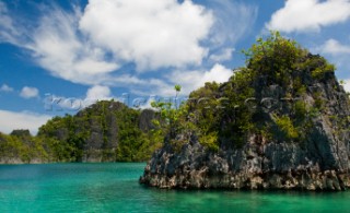 Cruising in Indonesia, uninhabited island Penemu island