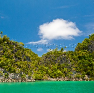 Cruising in Indonesia, uninhabited island Penemu island