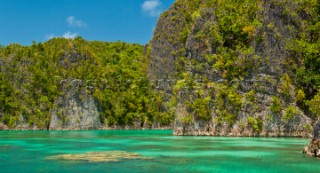 Cruising in Indonesia, uninhabited island Penemu island