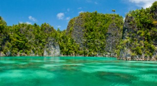 Cruising in Indonesia, uninhabited island Penemu island