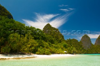 Cruising in Indonesia, beach in wayag