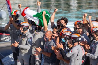 21/02/21 - Auckland (NZL)36th America’s Cup presented by PradaPRADA Cup 2021 - Final Day 4Luna Rossa Prada Pirelli Team receives the PRADA Cup