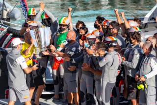 21/02/21 - Auckland (NZL)36th America’s Cup presented by PradaPRADA Cup 2021 - Final Day 4Luna Rossa Prada Pirelli Team receive PRADA Cup Trophy