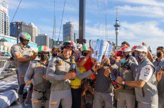 21/02/21 - Auckland (NZL)36th America’s Cup presented by PradaPRADA Cup 2021 - Final Day 4Luna Rossa Prada Pirelli Team receives the PRADA Cup Trophy