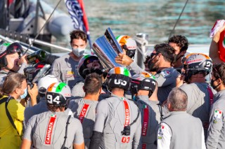 21/02/21 - Auckland (NZL)36th America’s Cup presented by PradaPRADA Cup 2021 - Final Day 4Luna Rossa Prada Pirelli Team receive PRADA Cup Trophy