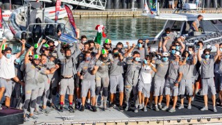 21/02/21 - Auckland (NZL)36th America’s Cup presented by PradaPRADA Cup 2021 - Final Day 4Luna Rossa Prada Pirelli Team receive PRADA Cup Trophy