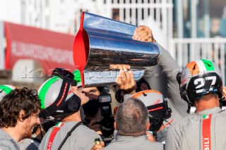 21/02/21 - Auckland (NZL)36th America’s Cup presented by PradaPRADA Cup 2021 - Final Day 4Luna Rossa Prada Pirelli Team receive PRADA Cup Trophy