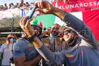 21/02/21 - Auckland (NZL)36th America’s Cup presented by PradaPRADA Cup 2021 - Final Day 4Luna Rossa Prada Pirelli Team receives the PRADA Cup Trophy