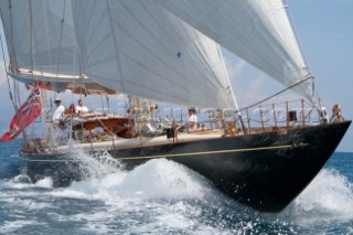 VOILES DANTIBES 2011-TROPHEE PANERAI-16 eme EDITION- ANTIBES SAILING WEEK 2011Depuis 1996, Les Voiles dAntibes, organisÃˆes chaque annÃˆe autour de la premiÃ‹re semaine du mois de juin, marquent louverture du circuit mÃˆditerranÃˆen pour les Yachts de Tradition et les Classes MÃˆtriques ainsi que la premiÃ‹re Ãˆtape du Panerai Classic Yachts Challenge.OrganisÃˆes en tout dÃˆbut de saison, Les Voiles dAntibes - TrophÃˆe Panerai accueillent chaque annÃˆe, une sÃˆlection des plus beaux Yachts dEpoque (construit avant 1950), Yachts Classiques (construit avant 1976) et Yachts Esprit de Tradition ainsi que les Classes MÃˆtriques (6 MJI, 8MJI et les 12 MJI concurrents de la Coupe America de 1958 â€¡ 1987), qui ont faÃonnÃˆs depuis la fin du XIXÃ‹me siÃ‹cle, la grande histoire du Yachting International.