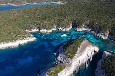 MOTOR YACHT IN SOUTH CORSICA PERFECT BEACH BLUE DREAM