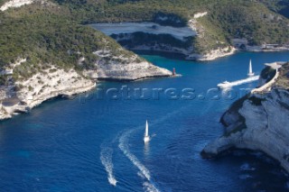 MOTOR YACHT IN SOUTH CORSICA. PERFECT BEACH, BLUE DREAM