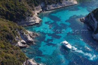 MOTOR YACHT IN SOUTH CORSICA. PERFECT BEACH, BLUE DREAM