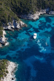 MOTOR YACHT IN SOUTH CORSICA. PERFECT BEACH, BLUE DREAM