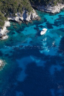 MOTOR YACHT IN SOUTH CORSICA. PERFECT BEACH, BLUE DREAM