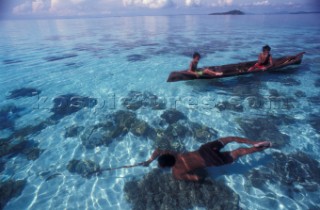 Bajau family goes fishing. Sabah/Borneo/Malaysia.